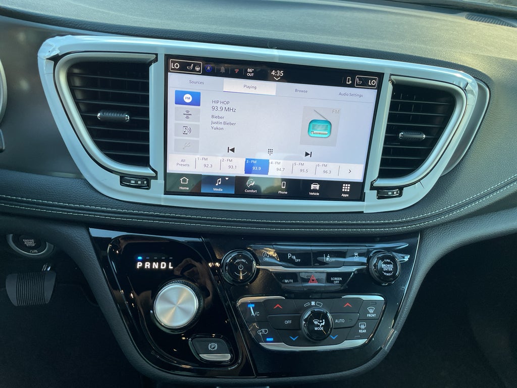 2026 Chrysler Pacifica Select