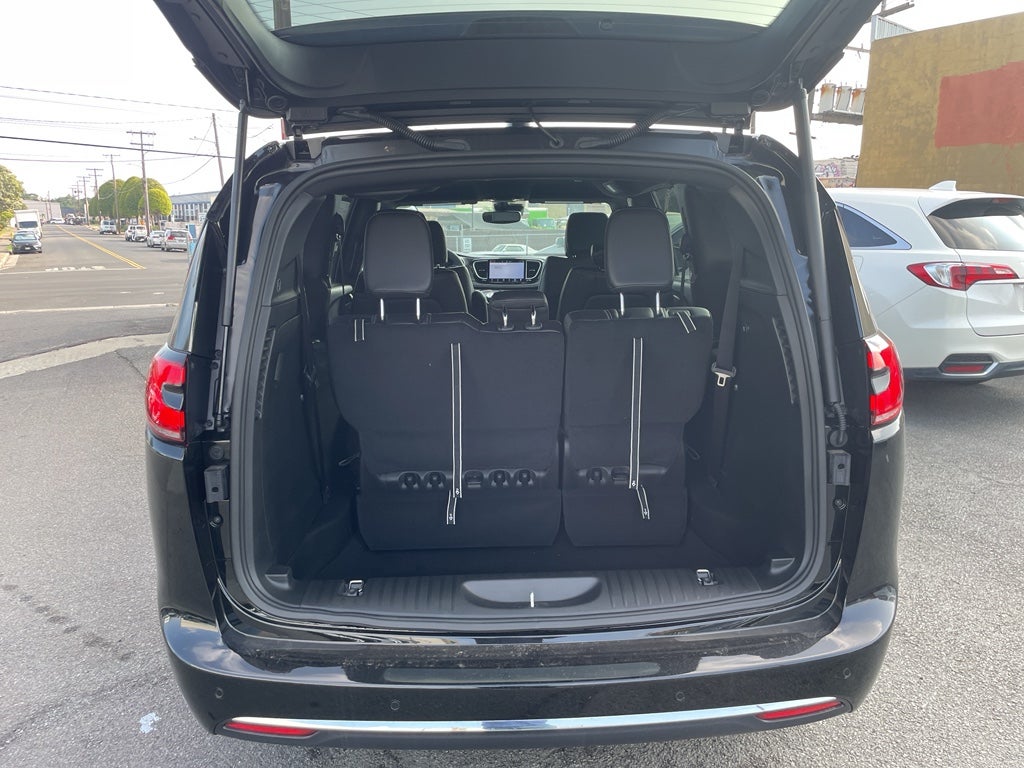 2026 Chrysler Pacifica Select