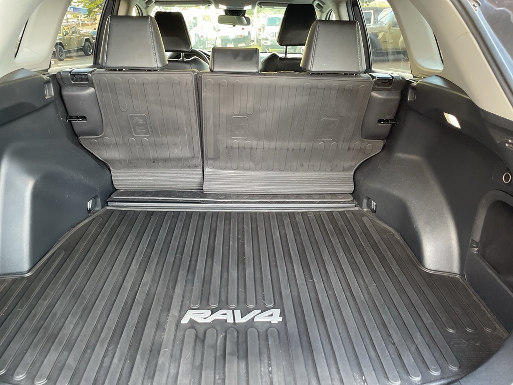 2022 Toyota RAV4 Hybrid XLE Premium