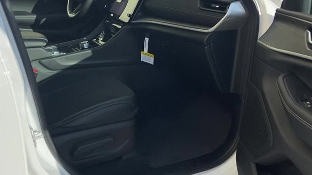 2026 Jeep Grand Cherokee GRAND CHEROKEE LAREDO ALTITUDE 4X2