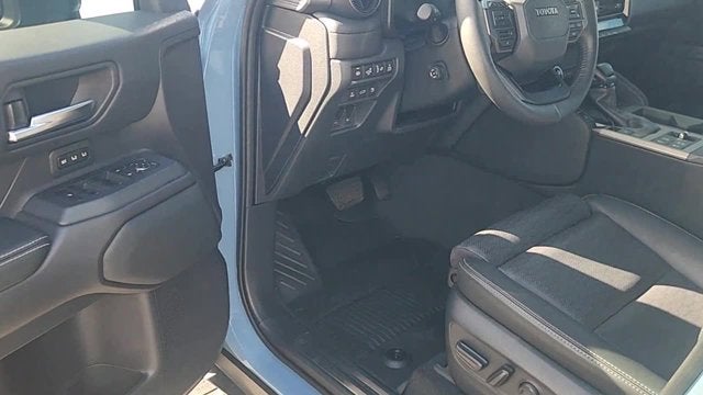 2025 Toyota Land Cruiser 4WD (Natl)