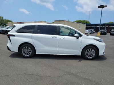 2026 Toyota Sienna LE