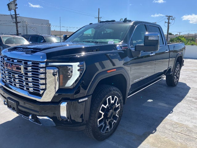 2026 GMC Sierra 2500HD 4WD Crew Cab 159" Denali