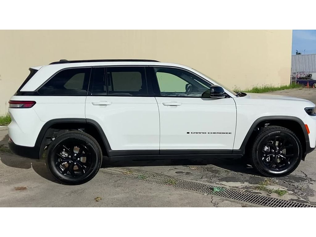2026 Jeep Grand Cherokee GRAND CHEROKEE LAREDO ALTITUDE 4X2