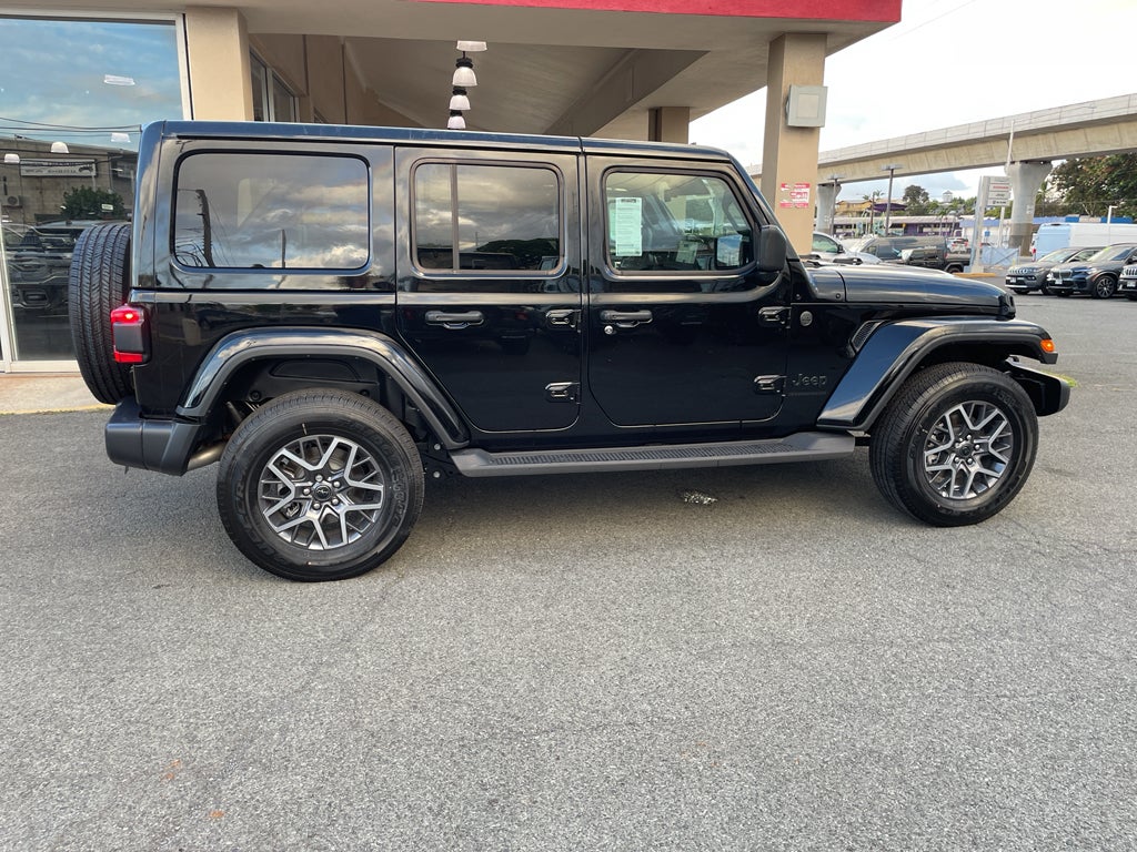 2025 Jeep Wrangler 4-Door Sahara 4x4