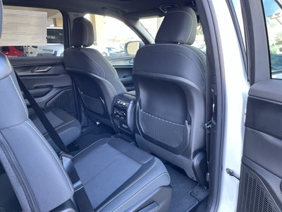 2025 Jeep Grand Cherokee GRAND CHEROKEE L LAREDO X 4X2