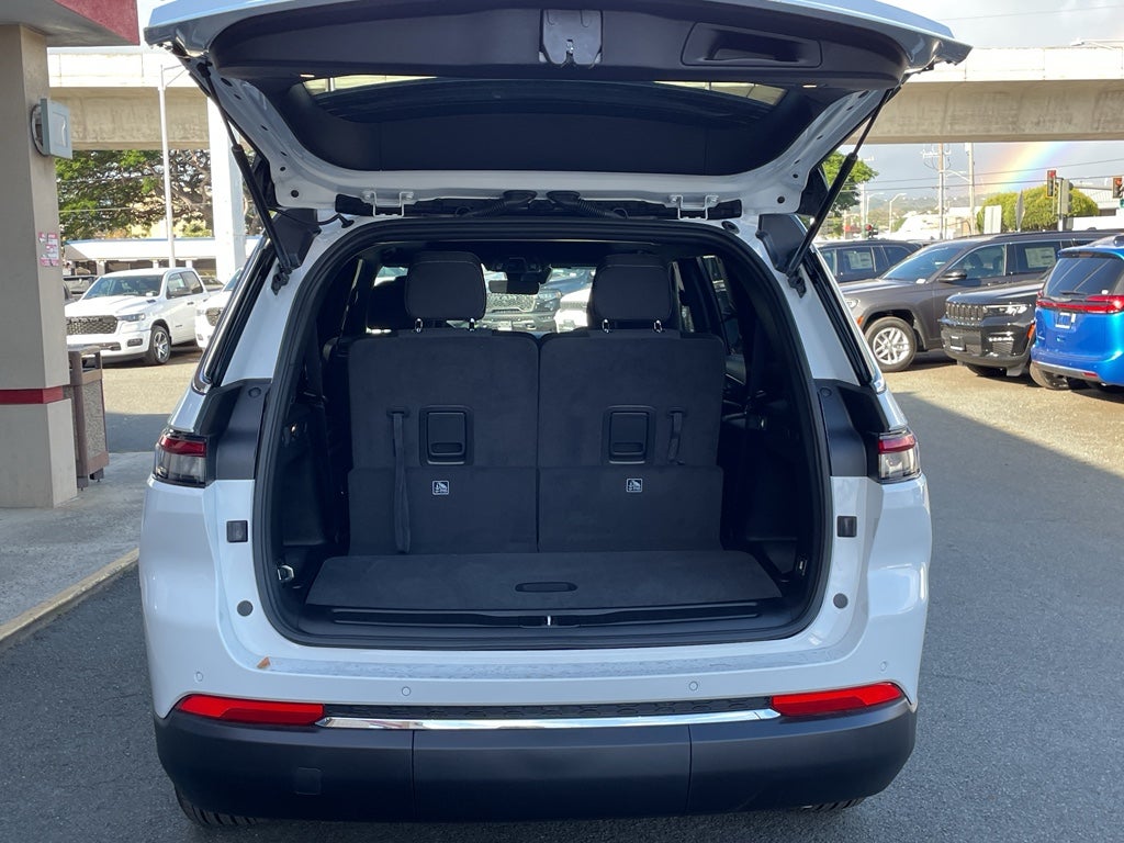 2025 Jeep Grand Cherokee GRAND CHEROKEE L LAREDO X 4X2