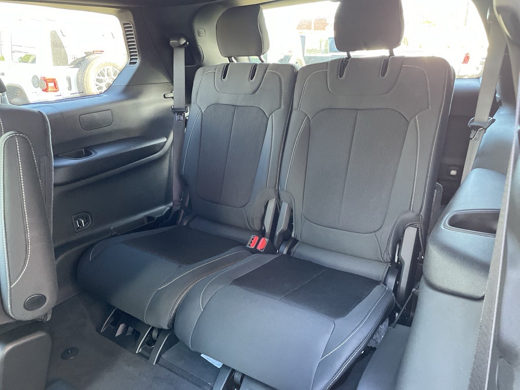 2025 Jeep Grand Cherokee GRAND CHEROKEE L LAREDO X 4X2