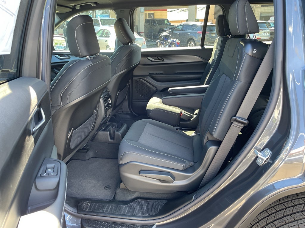 2025 Jeep Grand Cherokee GRAND CHEROKEE L LAREDO X 4X2