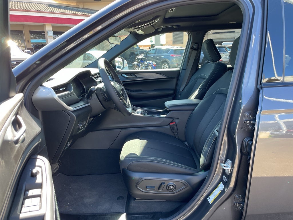 2025 Jeep Grand Cherokee GRAND CHEROKEE L LAREDO X 4X2