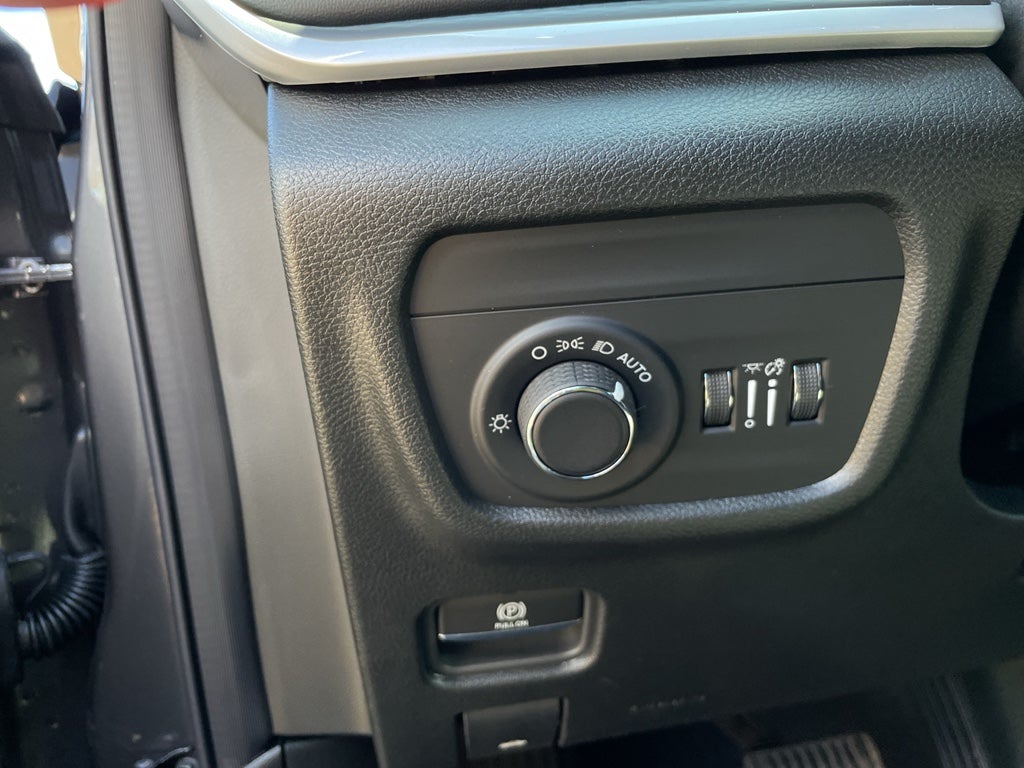 2025 Jeep Grand Cherokee GRAND CHEROKEE L LAREDO X 4X2