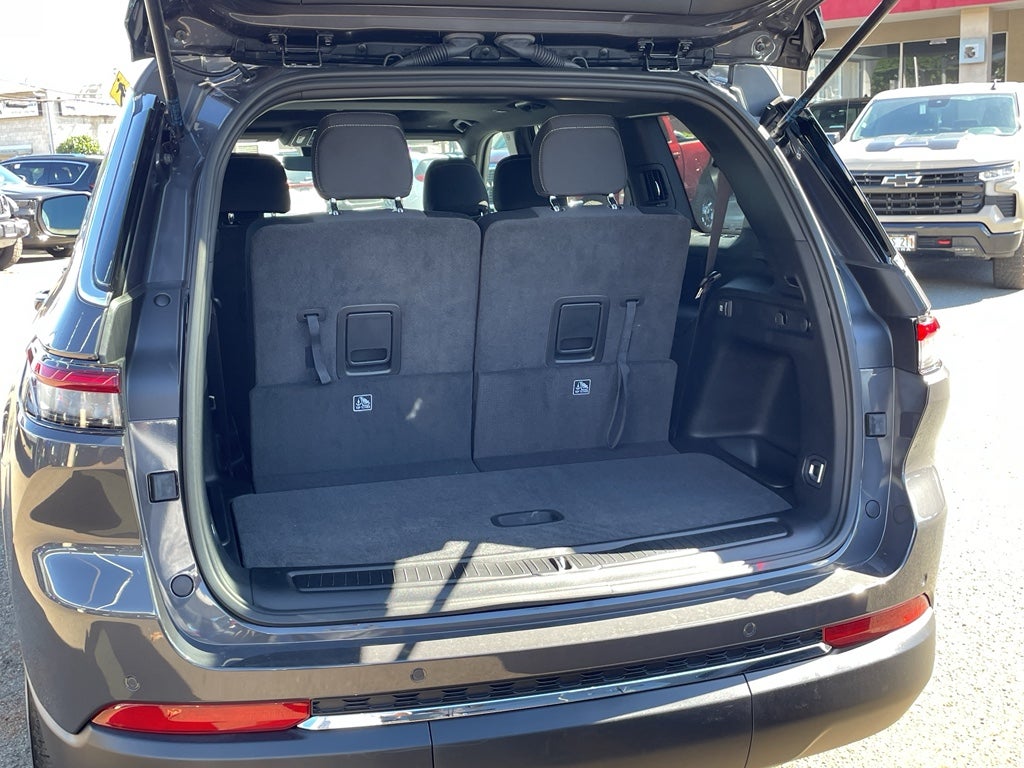 2025 Jeep Grand Cherokee GRAND CHEROKEE L LAREDO X 4X2