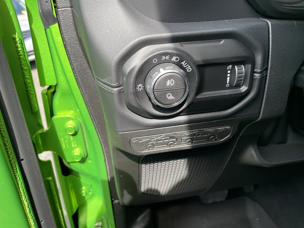 2026 Jeep Gladiator GLADIATOR SAHARA 4X4