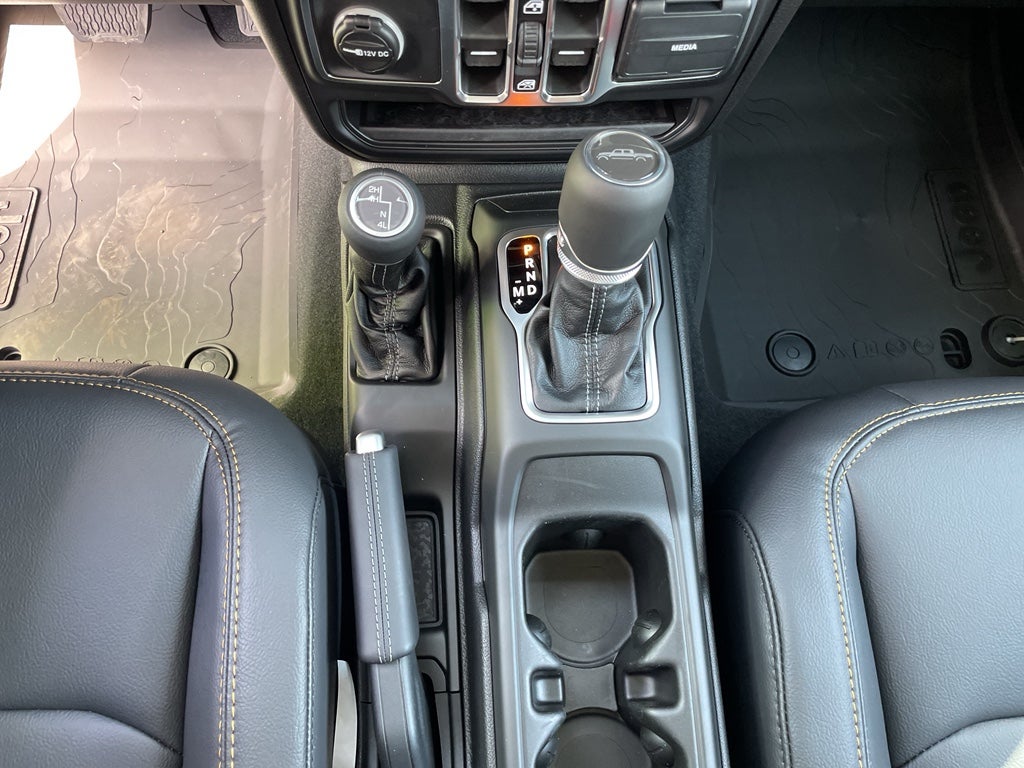 2026 Jeep Gladiator GLADIATOR SAHARA 4X4