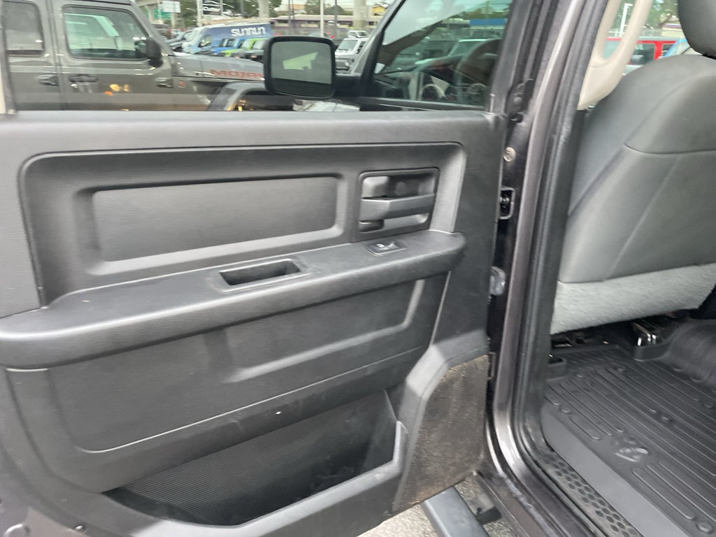 2020 RAM 1500 Classic Express Crew Cab 4x4 5'7' Box