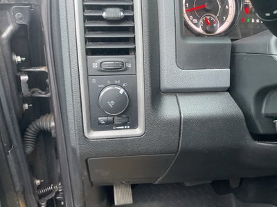 2020 RAM 1500 Classic Express Crew Cab 4x4 5'7' Box