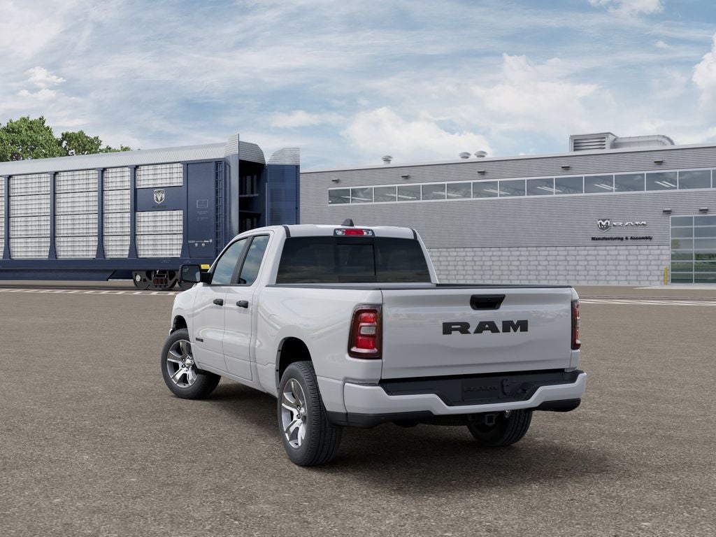 2026 RAM 1500 RAM 1500 EXPRESS QUAD CAB 4X2 6'4' BOX