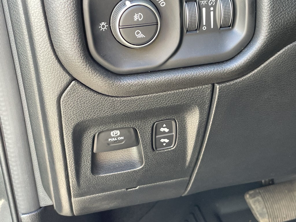 2024 RAM 1500 Laramie Crew Cab 4x4 5'7' Box
