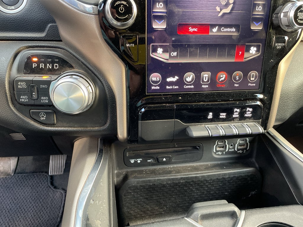 2019 RAM 1500 Laramie Crew Cab 4x4 6'4' Box