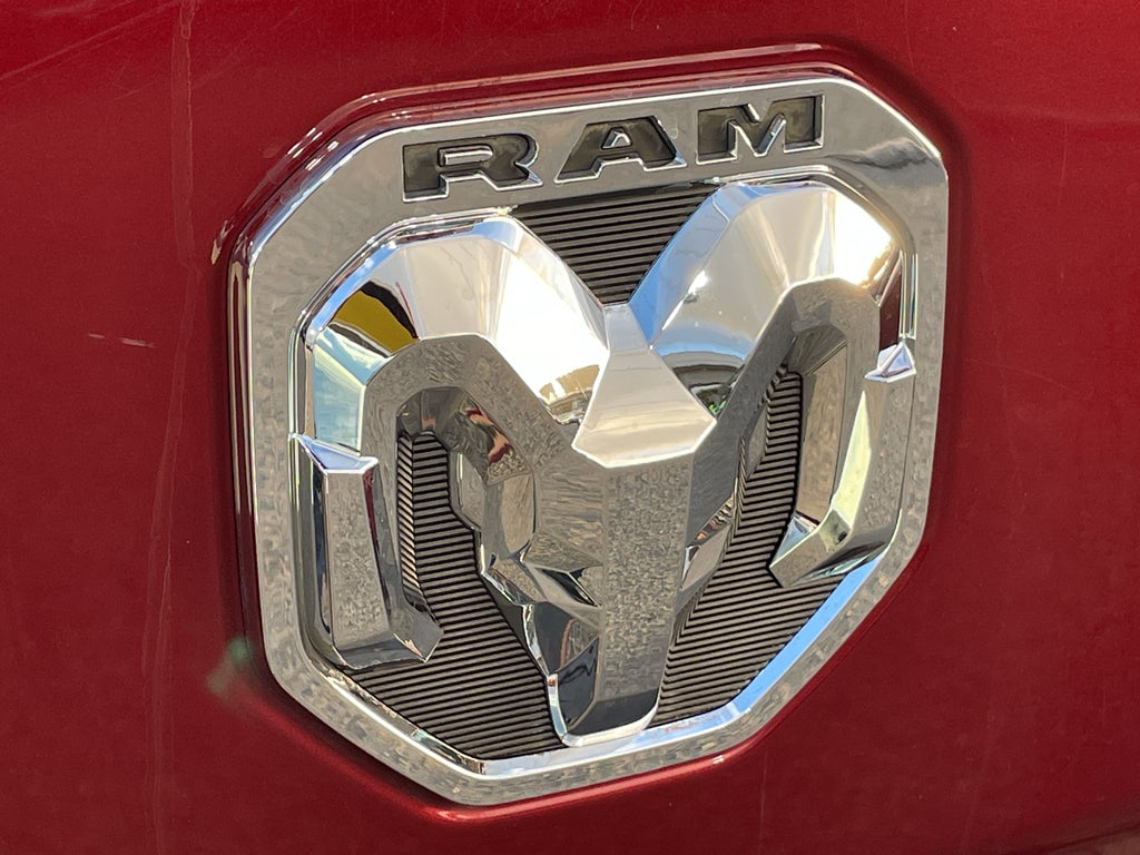 2019 RAM 1500 Laramie Crew Cab 4x4 6'4' Box