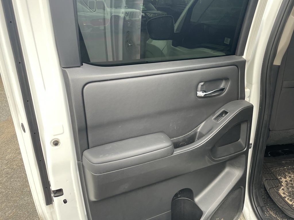 2022 Nissan Frontier Crew Cab SV 4x2
