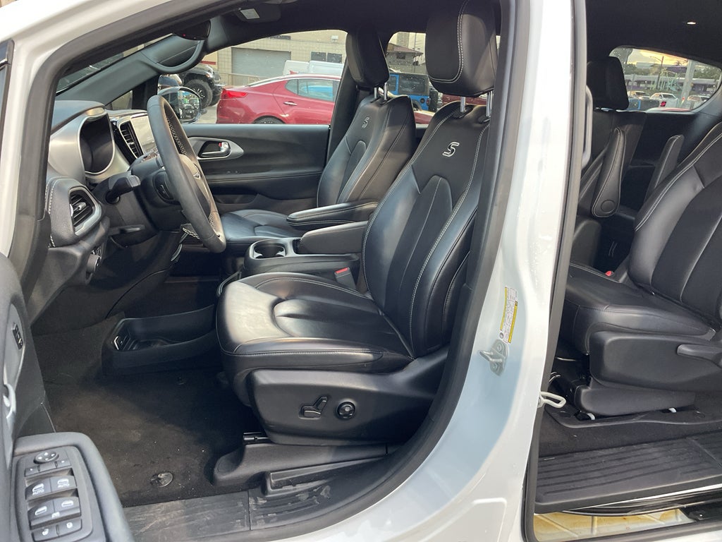 2024 Chrysler Pacifica Hybrid S Appearance Pkg