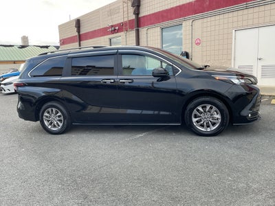 2025 Toyota Sienna XLE